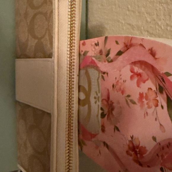 Coach Beige and White Wallet - Picture 5 of 11